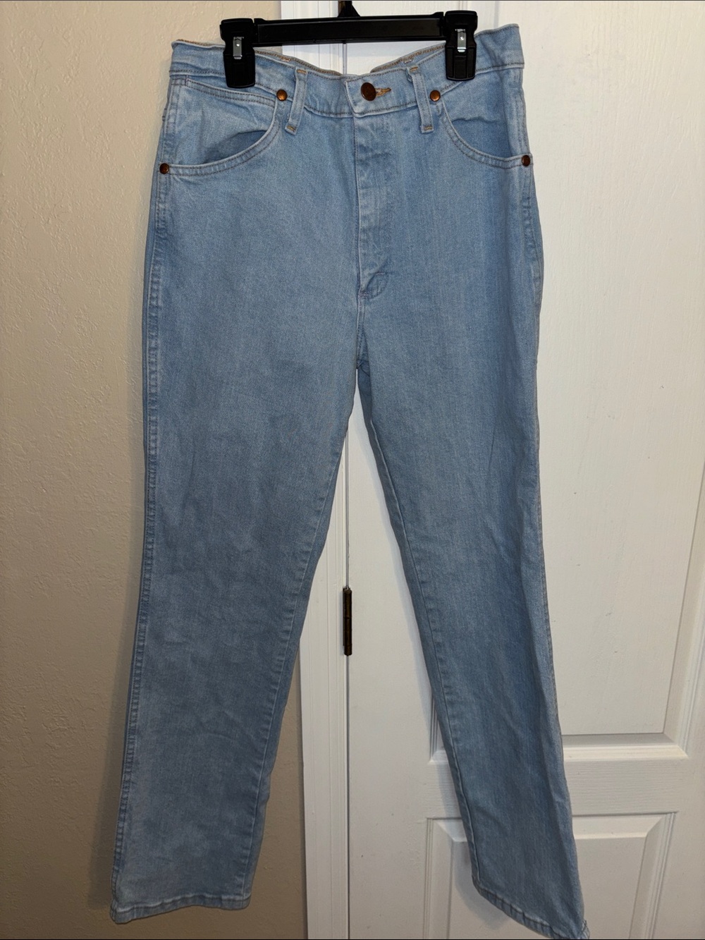 Wrangler Light Blue Relaxed Fit Men's Jeans